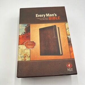 NEW Every Man's Bible: A Bible For Every Battle Every Man Faces Christian‎ Book